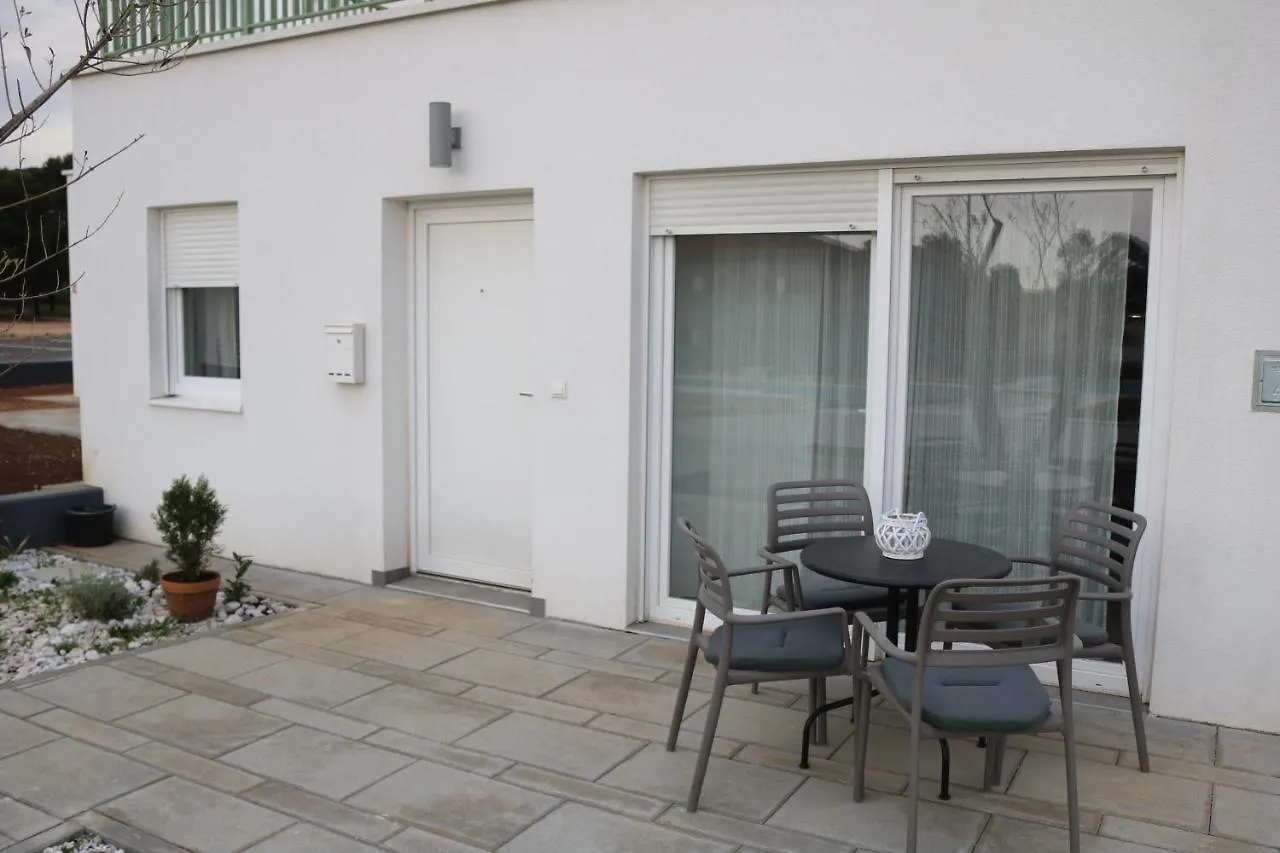 Apartment D&E Punat - Free Parking And Wi-Fi 0*,