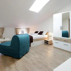 Centrally Located Seagull Apartment